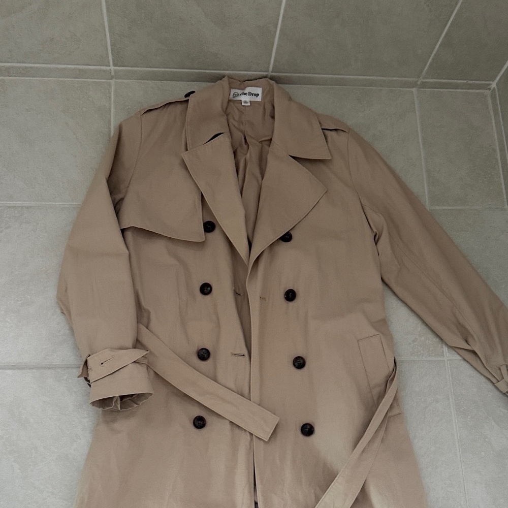 Classic Beige Trench Coat - Women - Picture 4 of 7